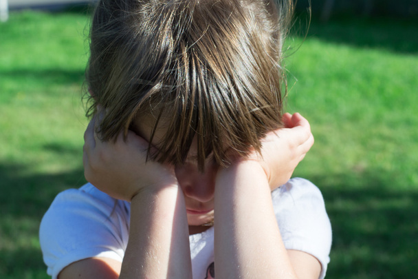 Маленькая девочка плачет
 - Фото, изображение