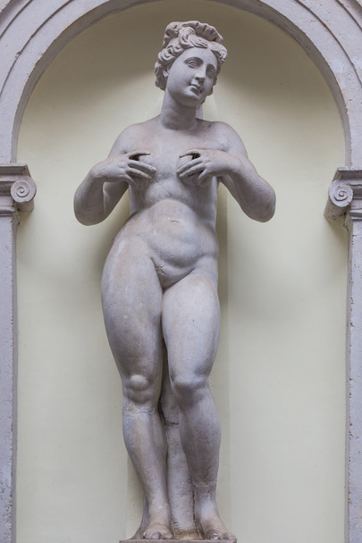 Estatua femenina de la Abundancia
 - Foto, imagen