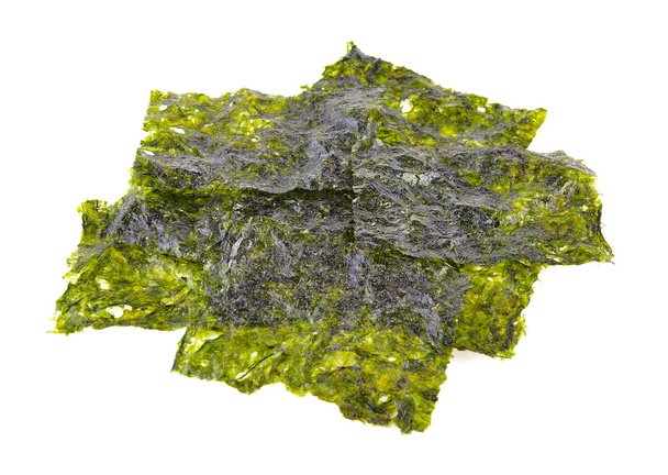 algues frites sur fond blanc - Photo, image