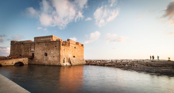 Night view of the Paphos Castle (Paphos, Cyprus) - Photo, image