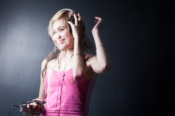 Music please! - Portrait of a pretty young woman/teenager listen - Фото, зображення
