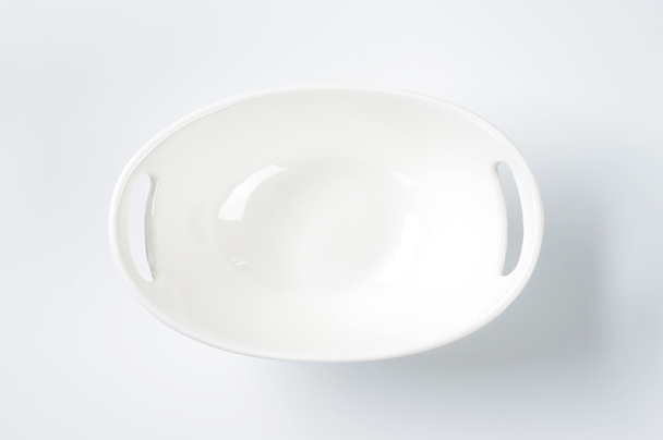 witte ovale schaal met handgrepen - Foto, afbeelding