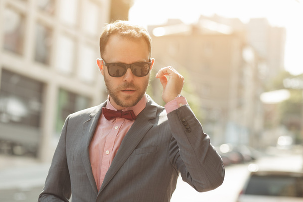 Stylish businessman in sunglasses walking at city downtown - Fotografie, Obrázek