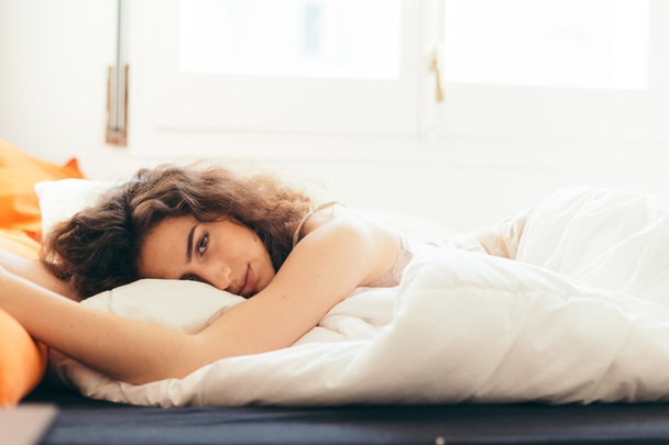 Sexy woman in bed - Valokuva, kuva
