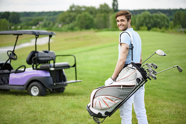 Golfer walking with golf bags - Zdjęcie, obraz