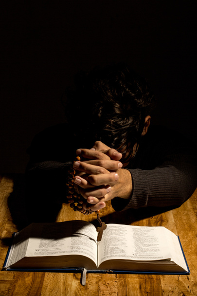 Μια προσευχή στα χέρια - Φωτογραφία, εικόνα