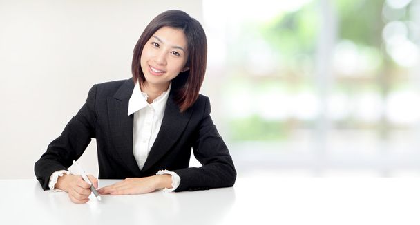 Business woman smile working at office - Zdjęcie, obraz