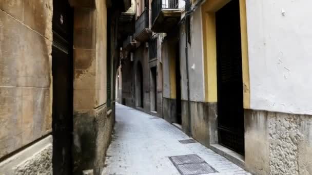 Old narrow street of Palma. Palma is the capital and largest city of the autonomous community of the Balearic Islands in Spain. It is situated on the south coast of Majorca on the Bay of Palma. - Footage, Video