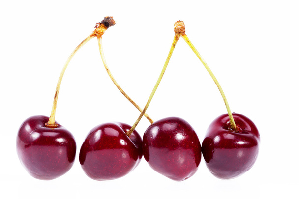 деякі фрукти червоної вишні ізольовані на білому тлі
 - Фото, зображення