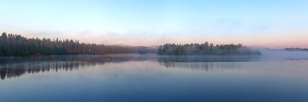ranní mlha na jezeře - Fotografie, Obrázek