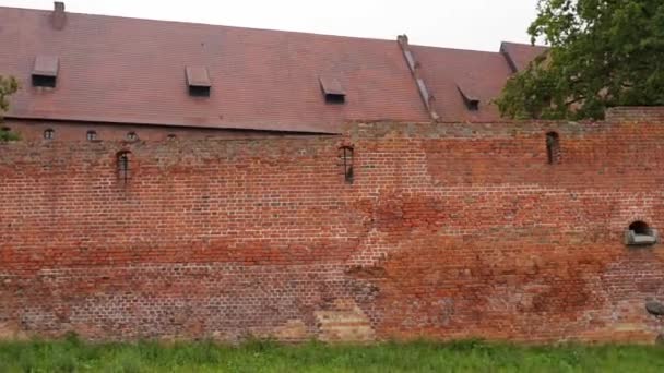 Het kasteel van de Duitse orde in Malbork is het grootste kasteel in de wereld qua oppervlakte. Het werd gebouwd in Marienburg, Pruisen door de Teutoonse ridders, in de vorm van een Fort Ordensburg. - Video