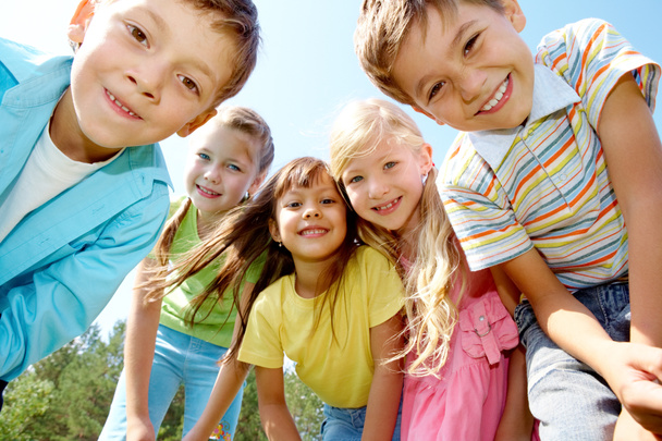 Cinco niños felices
 - Foto, Imagen