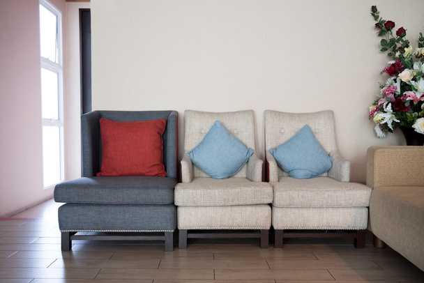 poduszki na kanapie styl klasyczny - Zdjęcie, obraz