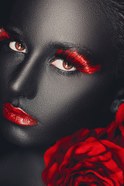 creative and fashion portrait of a dark-skinned girl with color make-up - Fotografie, Obrázek