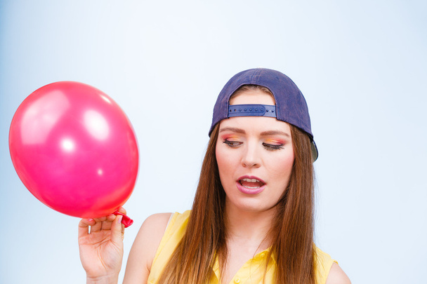 Teenage girl with red balloon. - Fotografie, Obrázek