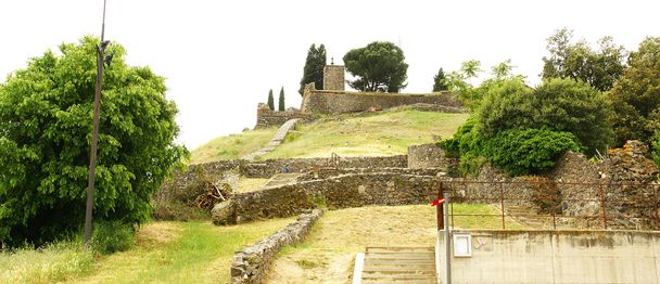 Collina del castello di Hostalric
 - Foto, immagini