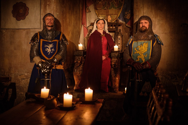 Μεσαιωνικής βασίλισσας με την ιππότες  - Φωτογραφία, εικόνα