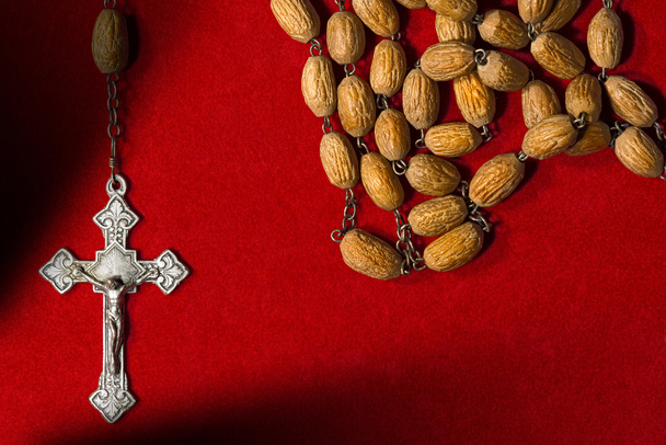 Vanha Rosary helmiä ja Cross
 - Valokuva, kuva