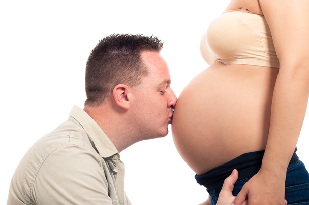 nastávající otec líbání těhotná žena - Fotografie, Obrázek