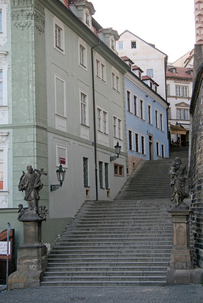 PRAGUE, CZECH REPUBLIC - APRIL 25, 2010: Stairs to the Prague Castle - Zdjęcie, obraz