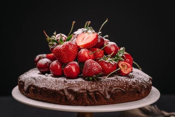 Tuscan chocolate cake with strawberries and cherries - Φωτογραφία, εικόνα