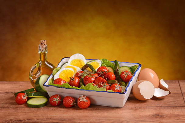 Salade van gekookte groenten - Foto, afbeelding