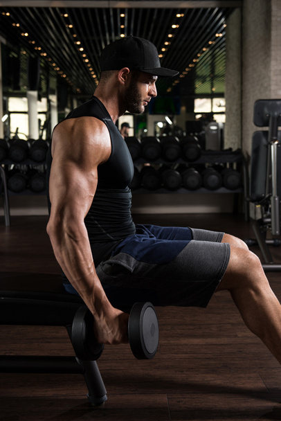 Muscular Man Exercising Biceps With Dumbbells - Foto, Imagem