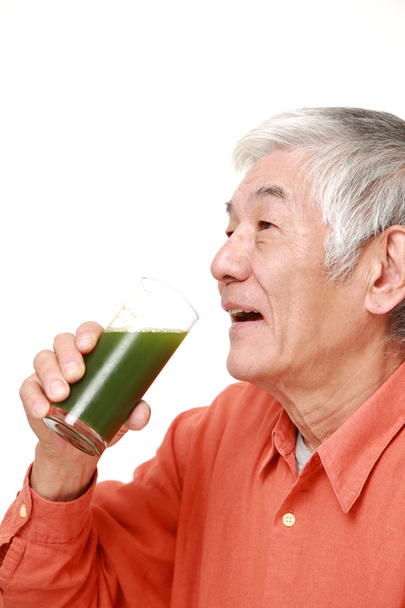 senior Japanese man with green vegetable juice - 写真・画像
