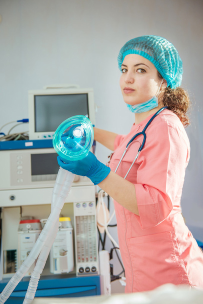 anesthesiologist in the operating room - Φωτογραφία, εικόνα