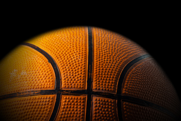 Eski siyah ve turuncu basketbol kadar yakın - Fotoğraf, Görsel