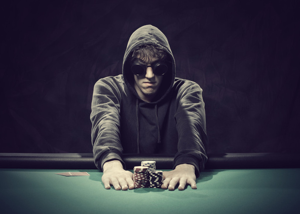 Poker player going all-in - Zdjęcie, obraz