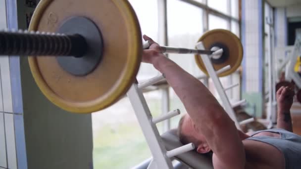 Athletic man gym - Záběry, video