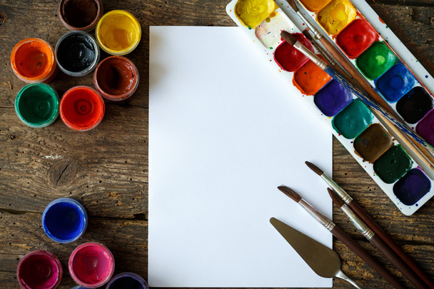 Ζωγραφική σύνολο: χαρτί, πινέλα, χρώματα, ακουαρέλα, ακρυλικό χρώμα  - Φωτογραφία, εικόνα
