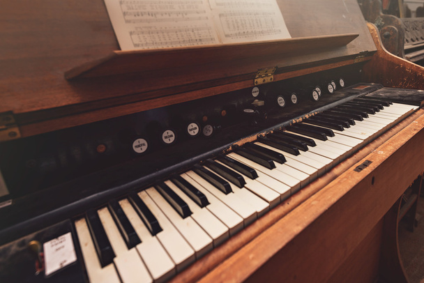 Nefunkční starožitný klavír - Fotografie, Obrázek