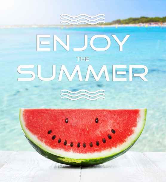 Smiling Watermelon and Enjoy the Summer - Foto, afbeelding