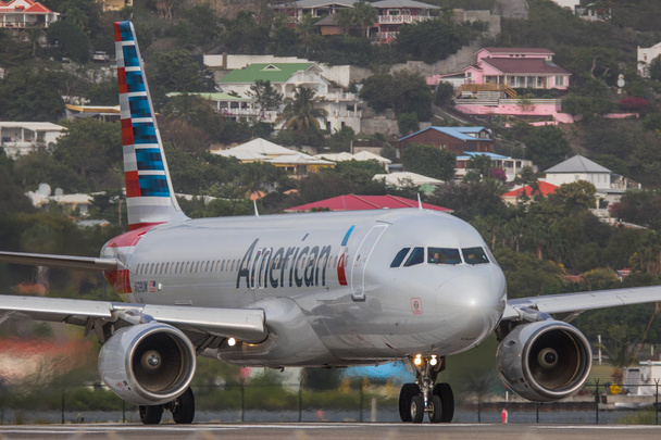 Airbus A320 American Airlines on Saint Martin Airport - Photo, Image