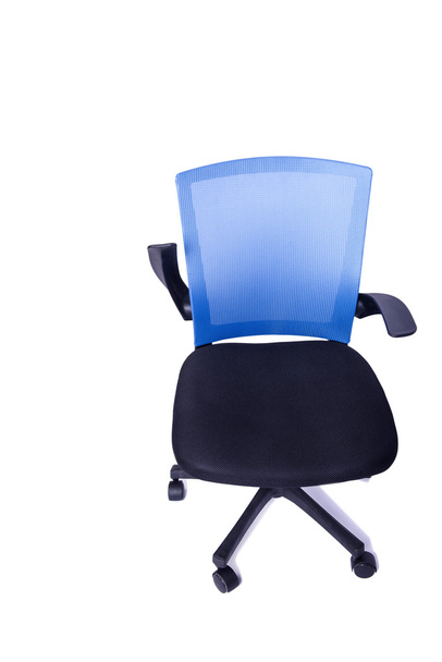 Blauwe bureaustoel geïsoleerd op de witte achtergrond - Foto, afbeelding