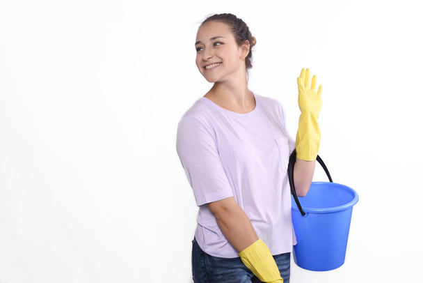 手袋とバケツの清掃の女性 - 写真・画像