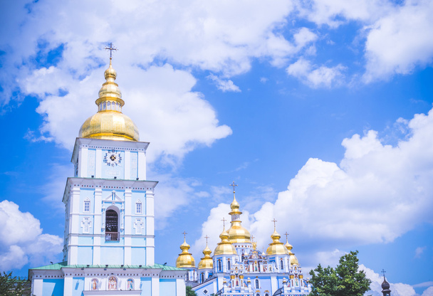 Campanario del monasterio de San Miguel en Kiev. Una muestra de la arquitectura de la Rus de Kiev
 - Foto, imagen