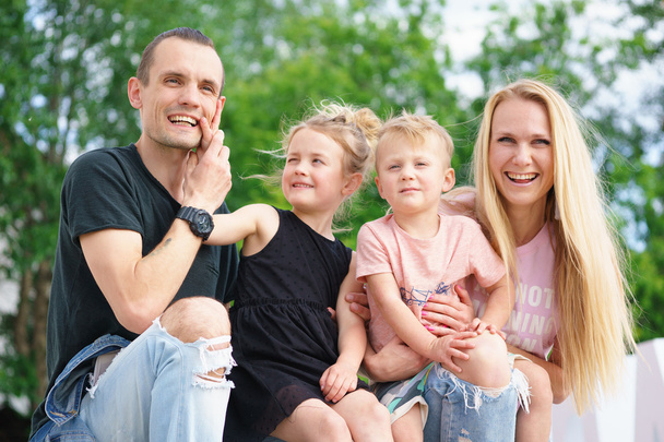 egy boldog család portréja - Fotó, kép