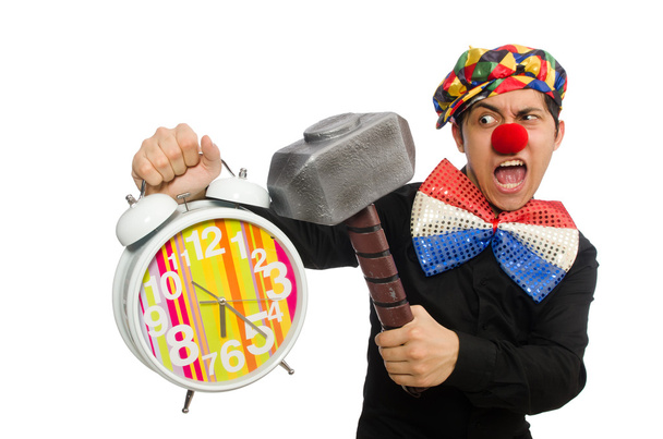Grappige clown met hamer en klok op wit - Foto, afbeelding