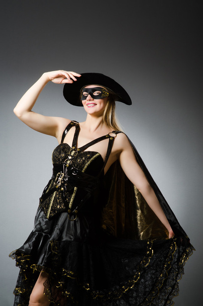 Vrouw in piratenkostuum - Halloween concept - Foto, afbeelding