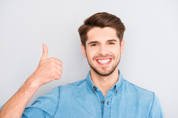 Happy man with beaming smile showing thumb up - Foto, immagini