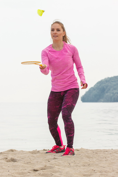 Happy smiling woman playing badminton at beach, active lifestyle - Foto, Imagem