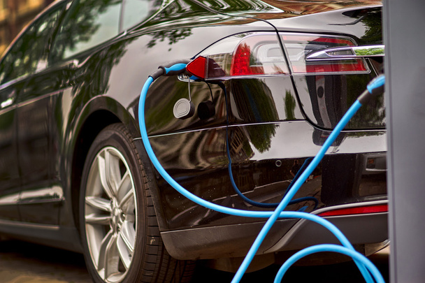 электрический автомобиль зарядки - Фото, изображение