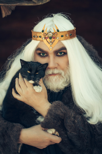 Old druid with cat - Foto, Bild