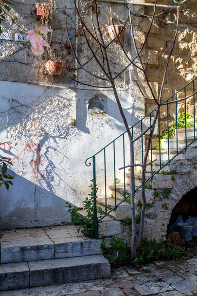Scale in pietra, vecchia casa a Gerusalemme
 - Foto, immagini