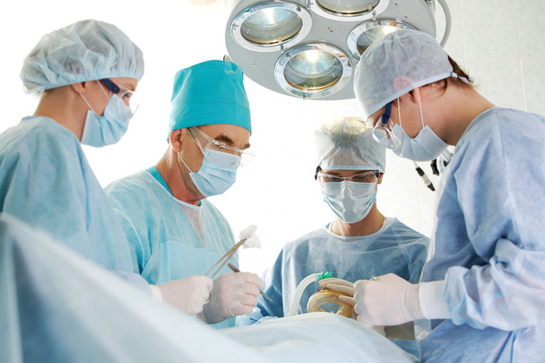 Хирурги на работе
 - Фото, изображение