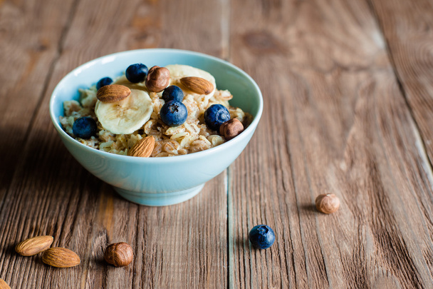 Oat porridge breakfast with nuts and berries - Foto, imagen