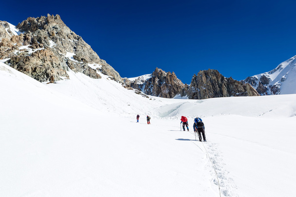 Group of climbers in winter - Foto, imagen